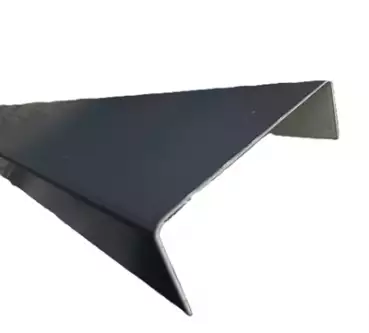 Detailansicht des Stahl-U-Profils 0,75 mm stark, Kanten innen gekantet.